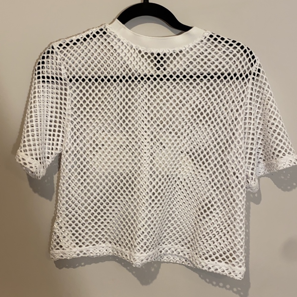 🍒 Cropped White Mesh Cherry Top - Picture 4 of 4